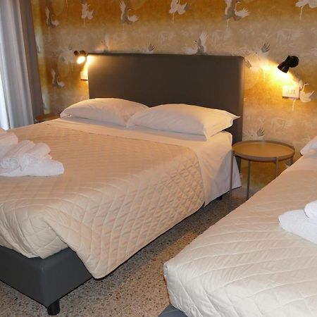 Hotel Spring Ріміні Екстер'єр фото