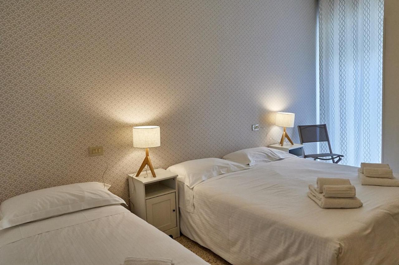 Hotel Spring Ріміні Екстер'єр фото