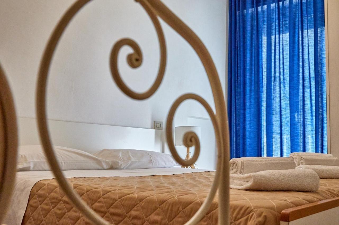 Hotel Spring Ріміні Екстер'єр фото