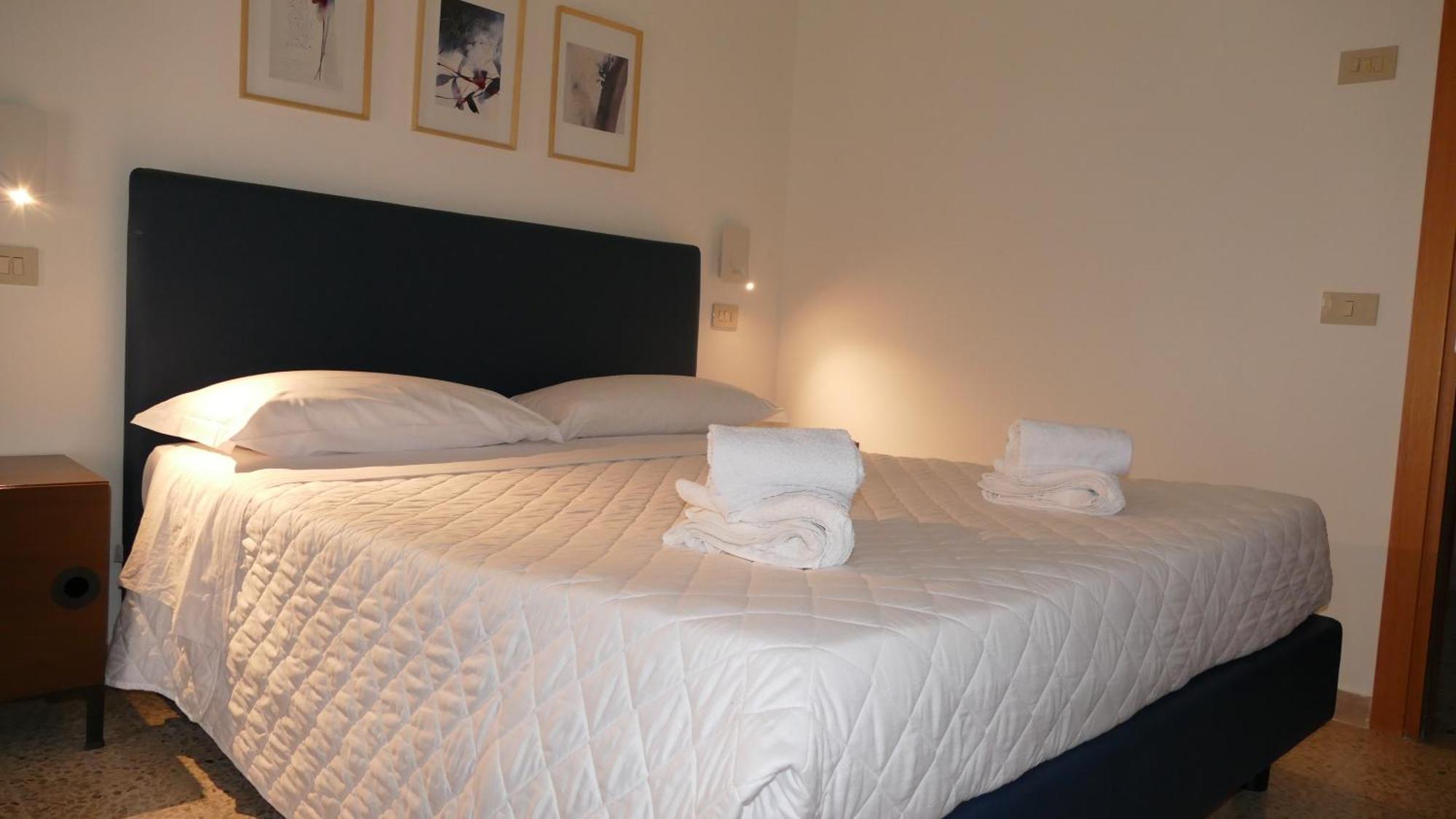 Hotel Spring Ріміні Екстер'єр фото