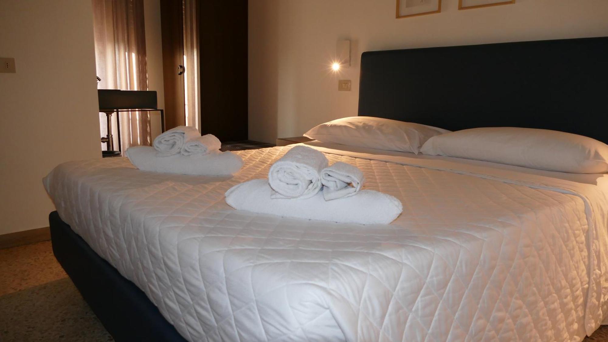 Hotel Spring Ріміні Екстер'єр фото