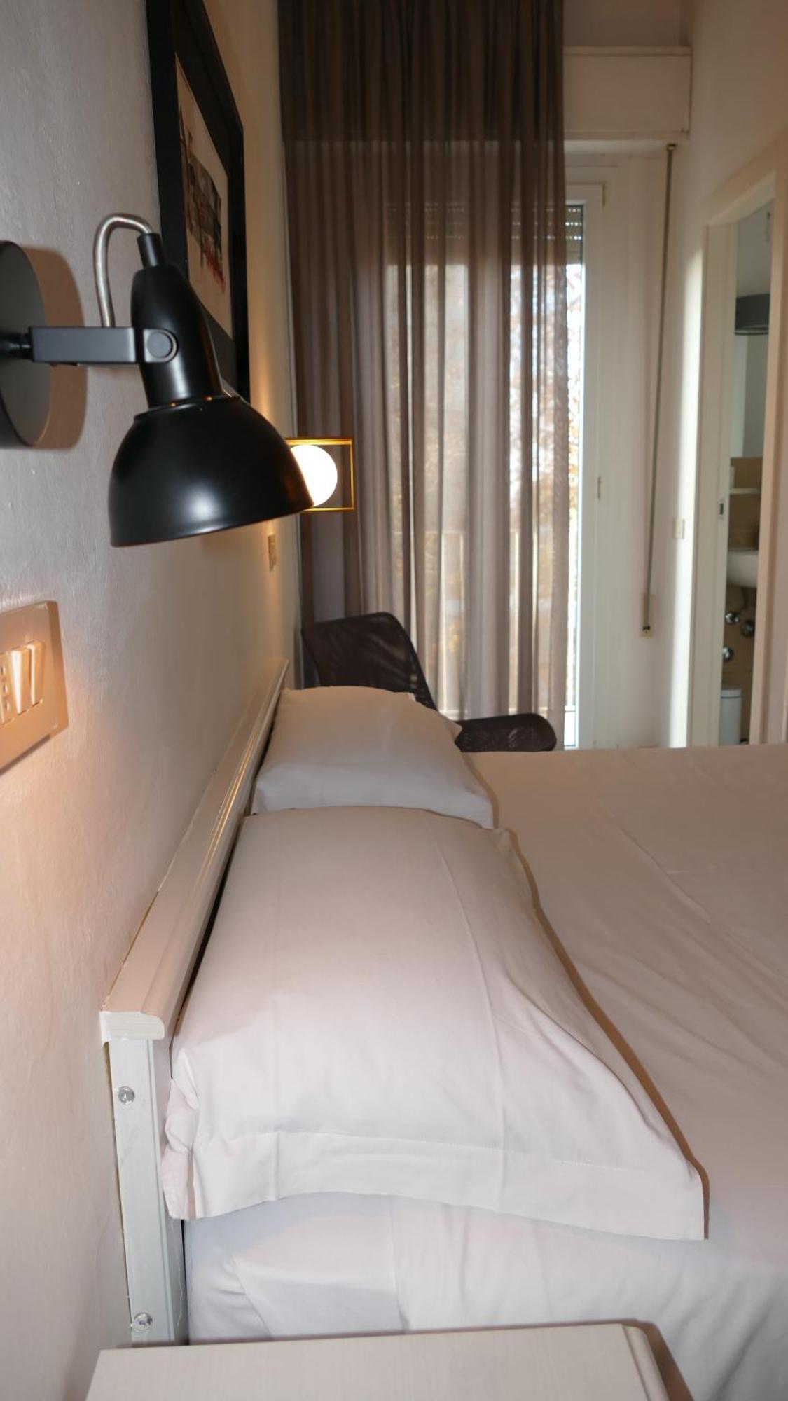 Hotel Spring Ріміні Екстер'єр фото
