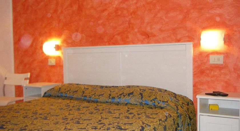Hotel Spring Ріміні Екстер'єр фото