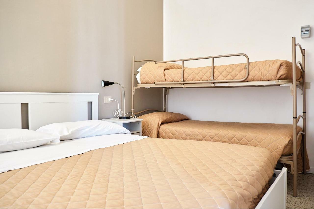 Hotel Spring Ріміні Екстер'єр фото
