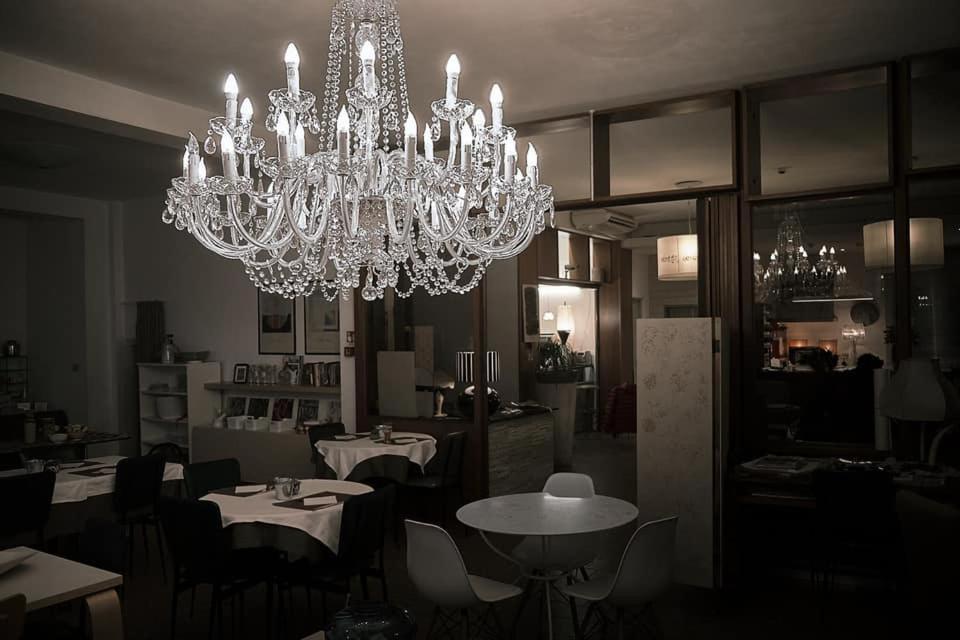 Hotel Spring Ріміні Екстер'єр фото